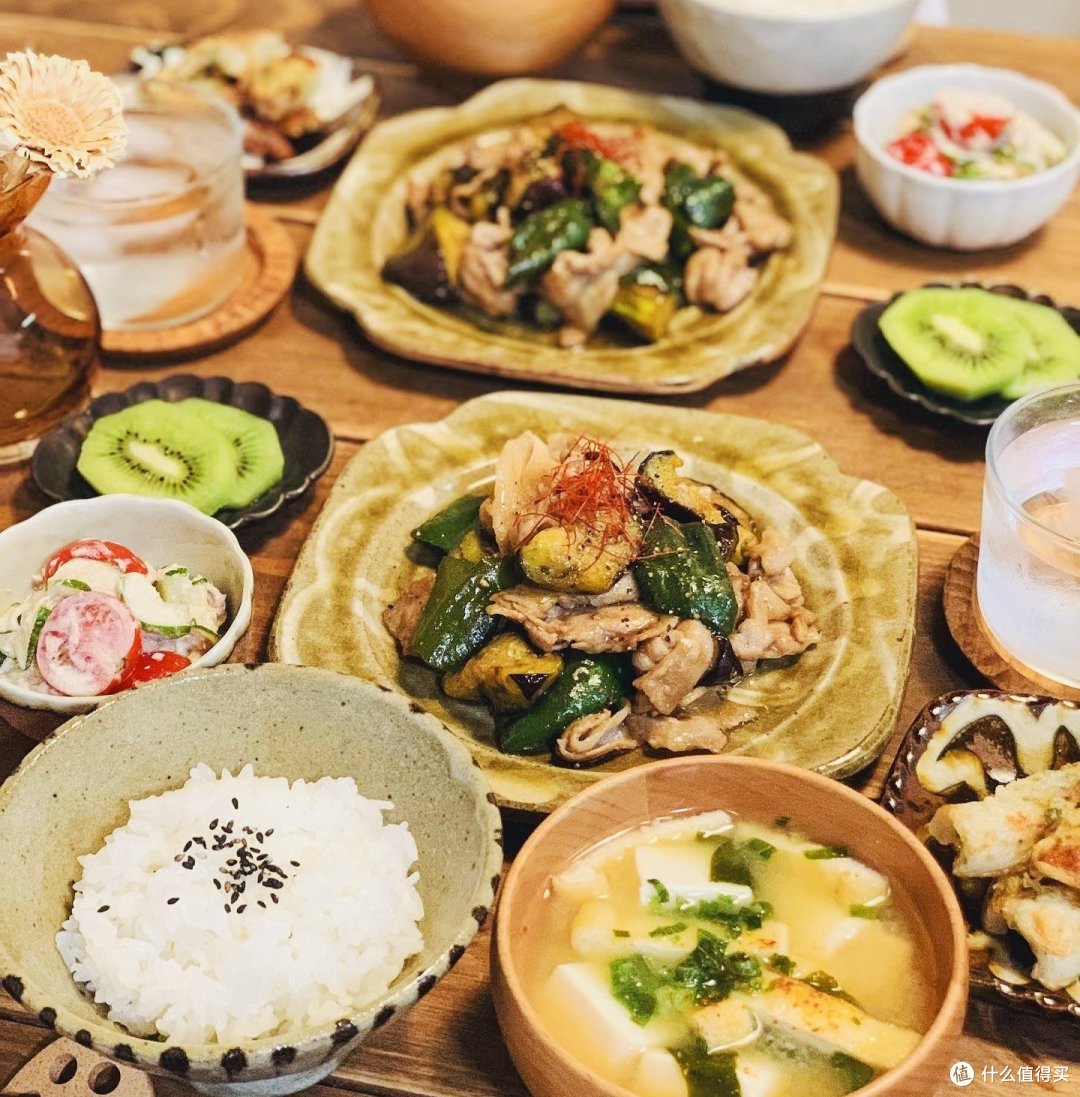 俄式大餐以其丰富的菜品和独特的口味而闻名