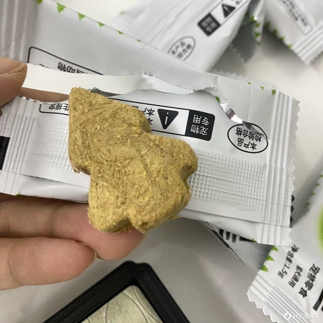 猫咪毛球大作战!冻干零食助你一臂之力