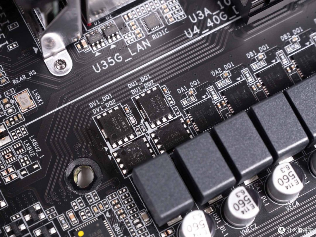 技嘉X870 GAMING X WIFI 7魔鹰主板评测