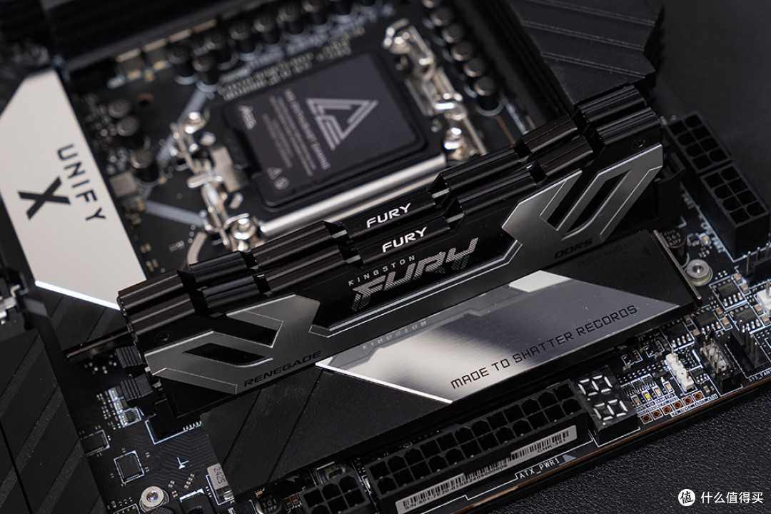 一键9000MT/s,Kingston FURY Renegade DDR5 CUDIMM内存疾速体验