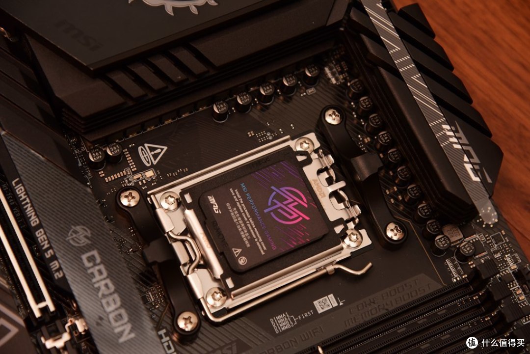 又轻又薄,游戏利器!影驰RTX 4070S金属大师黑武士体验记!