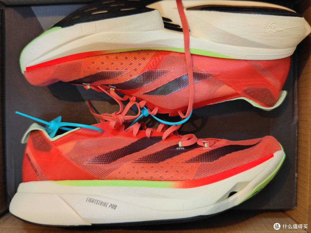 爆款尖货，跑全马选阿迪 adios pro3还是pro4？_跑鞋_什么值得买