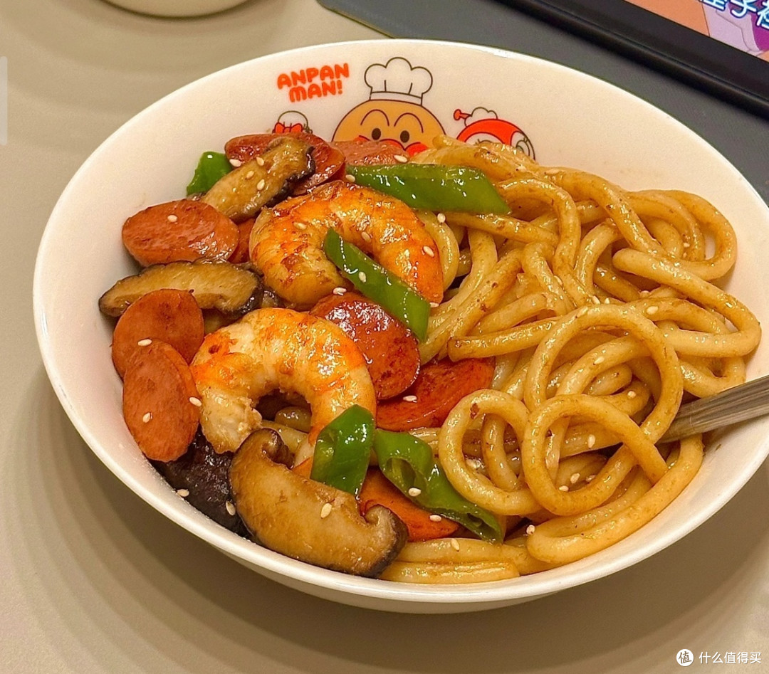 美味快手菜:青椒火腿虾仁炒乌冬