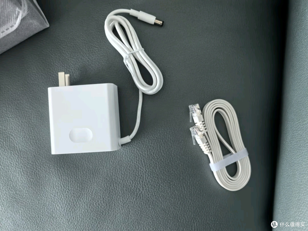 华为家庭存储16TB Mate 70手机一碰扩容：打造家庭数据存储新纪元