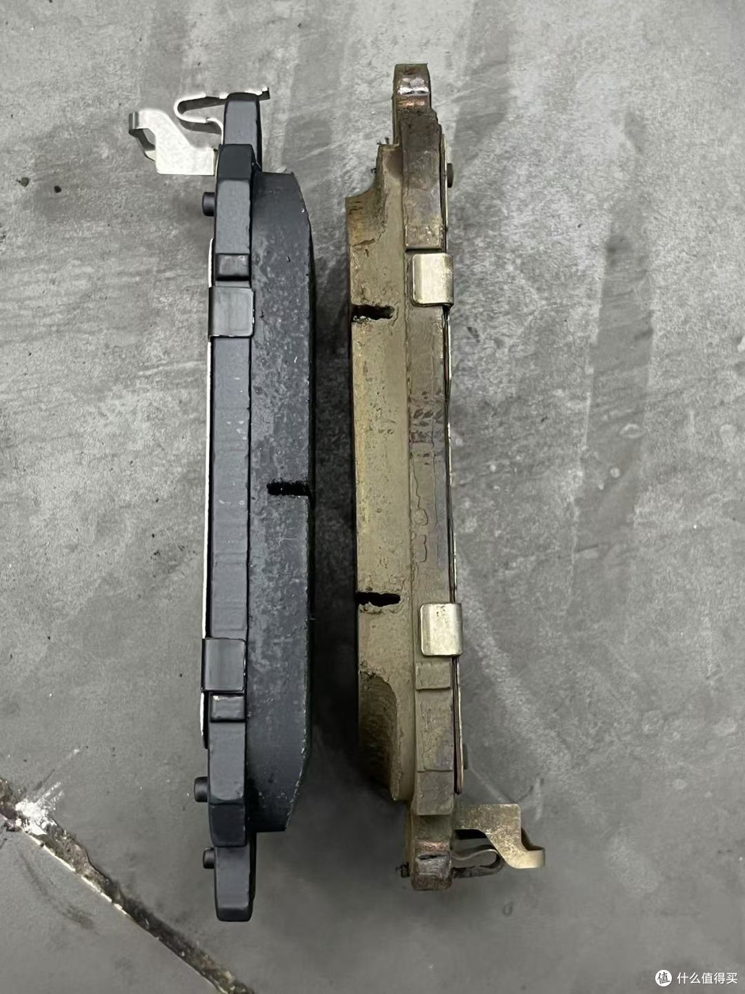 新刹车片与旧刹车片对比
