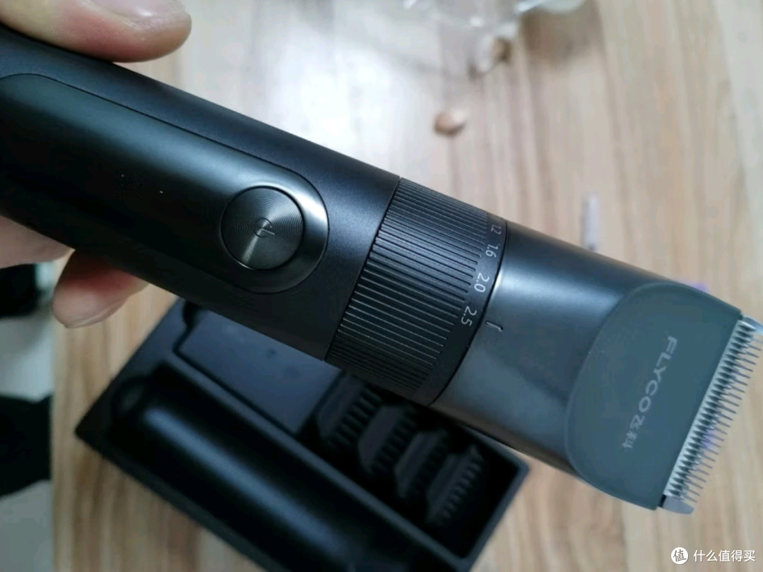 飞科（FLYCO）专业智能电动理发器FC5908