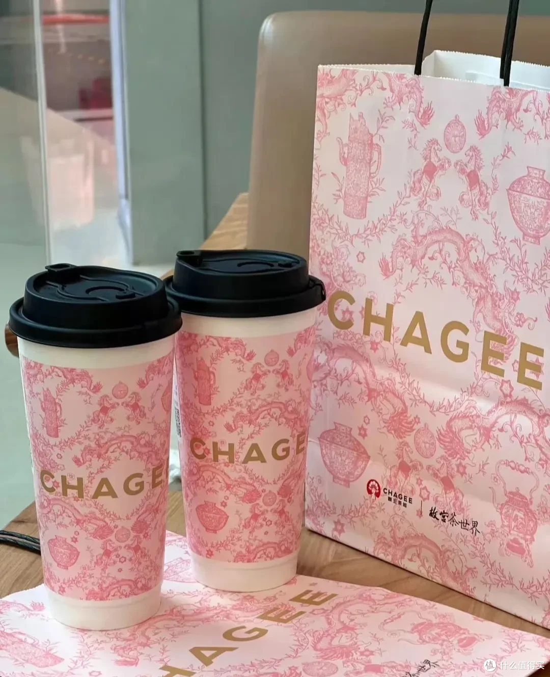 霸王茶姬惊现“乾隆一号”!也是喝上乾隆同款了?