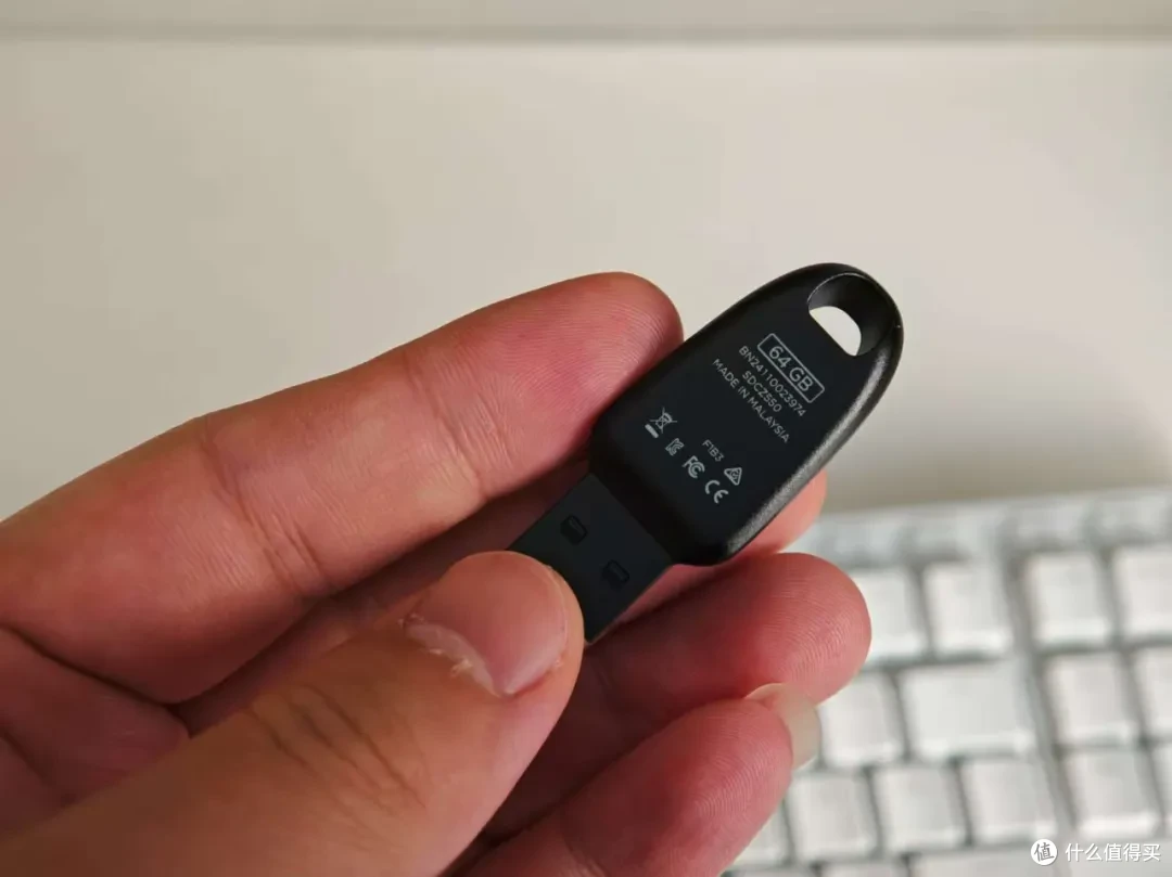 14元的闪迪U盘,读取速度144MB/s,64G很适合投影使用
