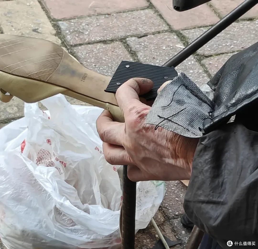 被一位56岁阿姨的“节俭行为”惊到了,网友:会生活的人真了不起