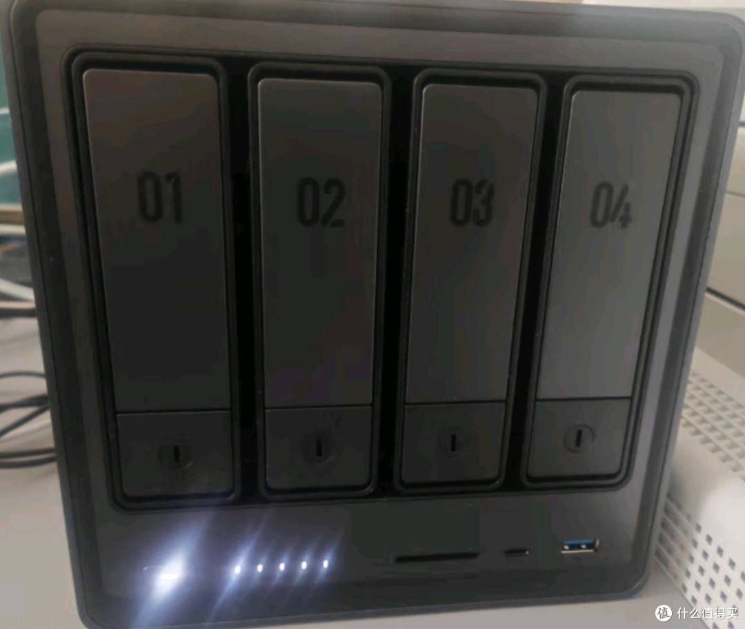 绿联私有云DXP4800 8G版四盘位NAS网络存储个人云硬盘家庭服务器