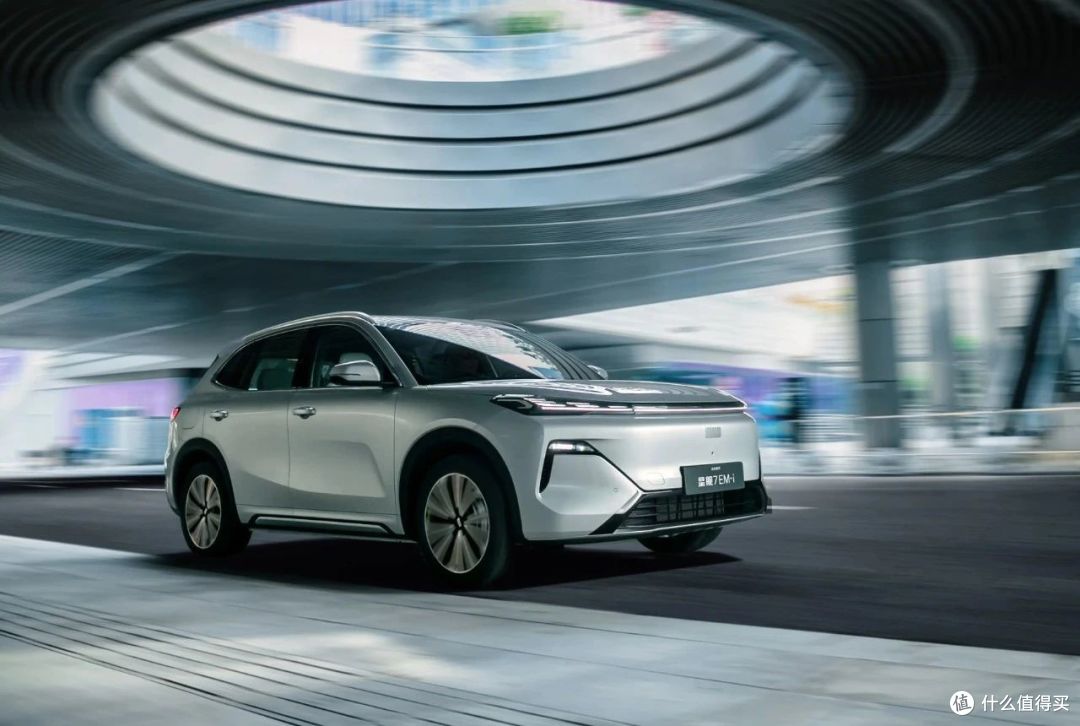吉利给上强度了？4.7米的混动SUV，比亚迪只要9.98万元！
