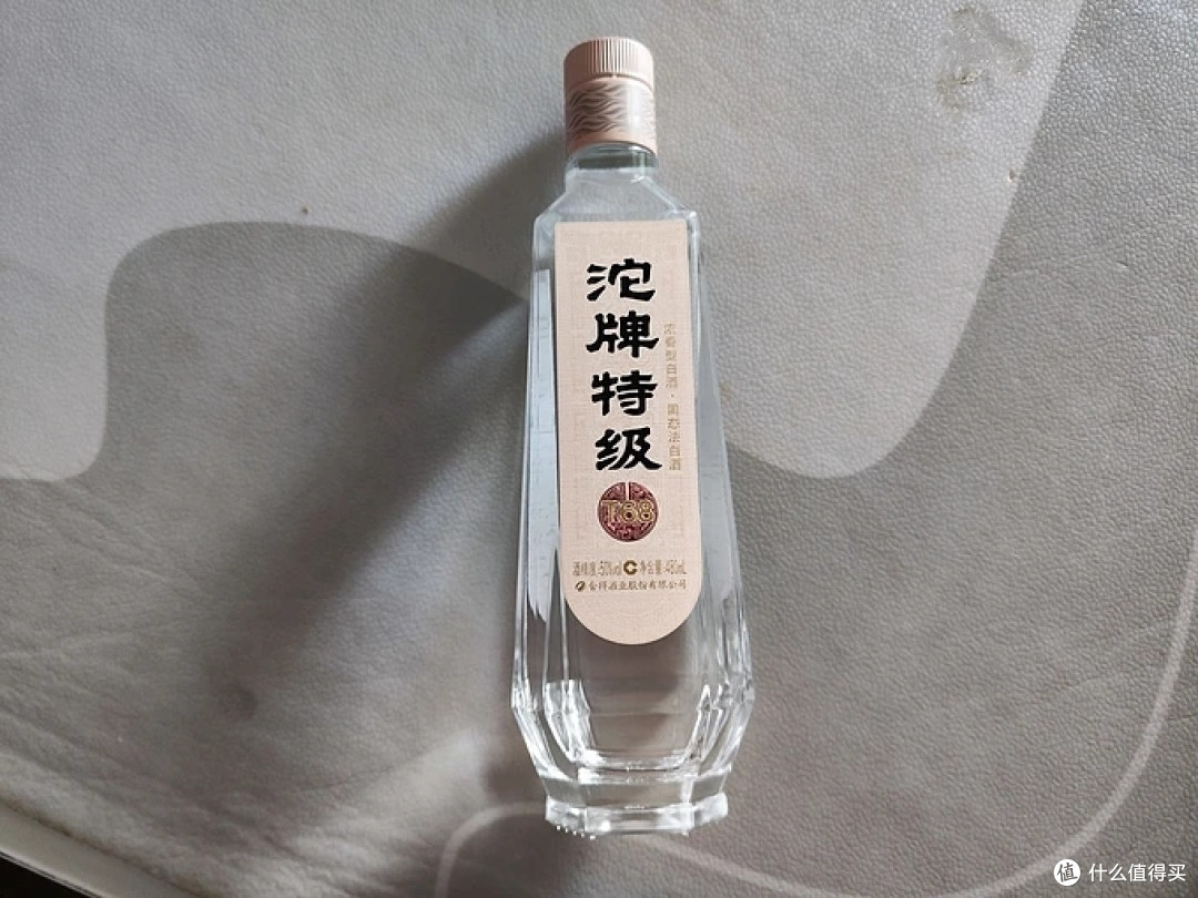 存酒指南!浓香型白酒Top12精选,让你的酒柜香飘四溢