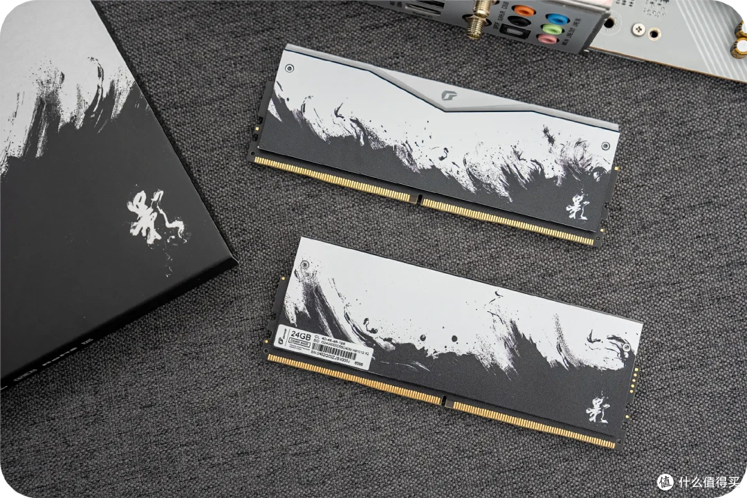 水墨国风设计,七彩虹iGame影8000MHz 24G×2内存测评