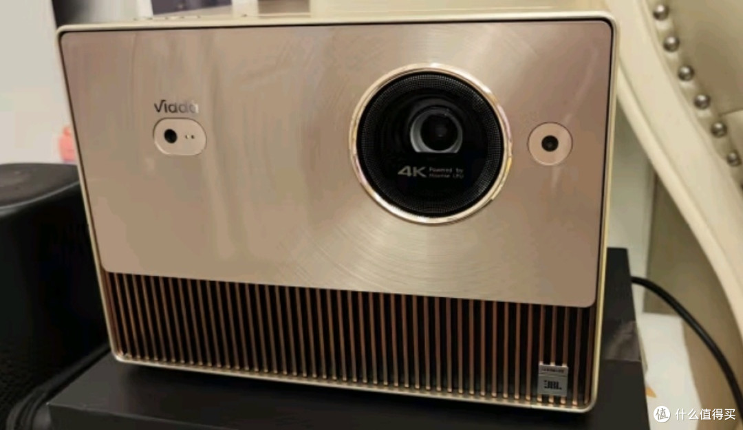 Vidda C1 Pro海信 4K超高清纯三色激光 投影仪家用电视家庭影院