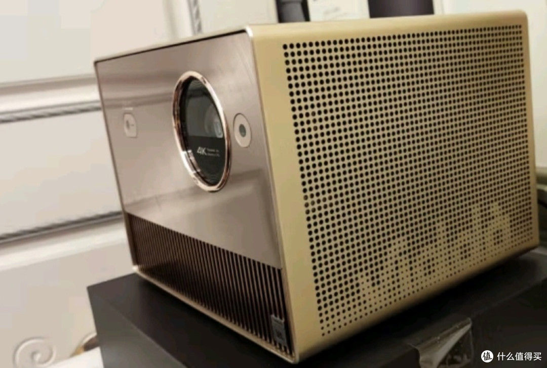 Vidda C1 Pro海信 4K超高清纯三色激光 投影仪家用电视家庭影院