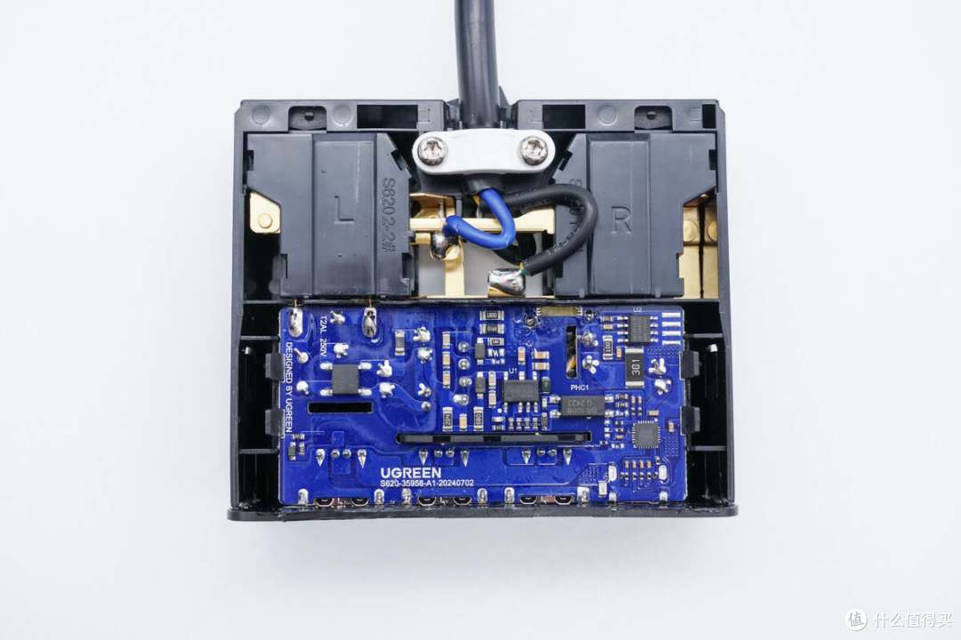 拆解报告:UGREEN绿联20W 3A1C氮化镓智充魔盒S6