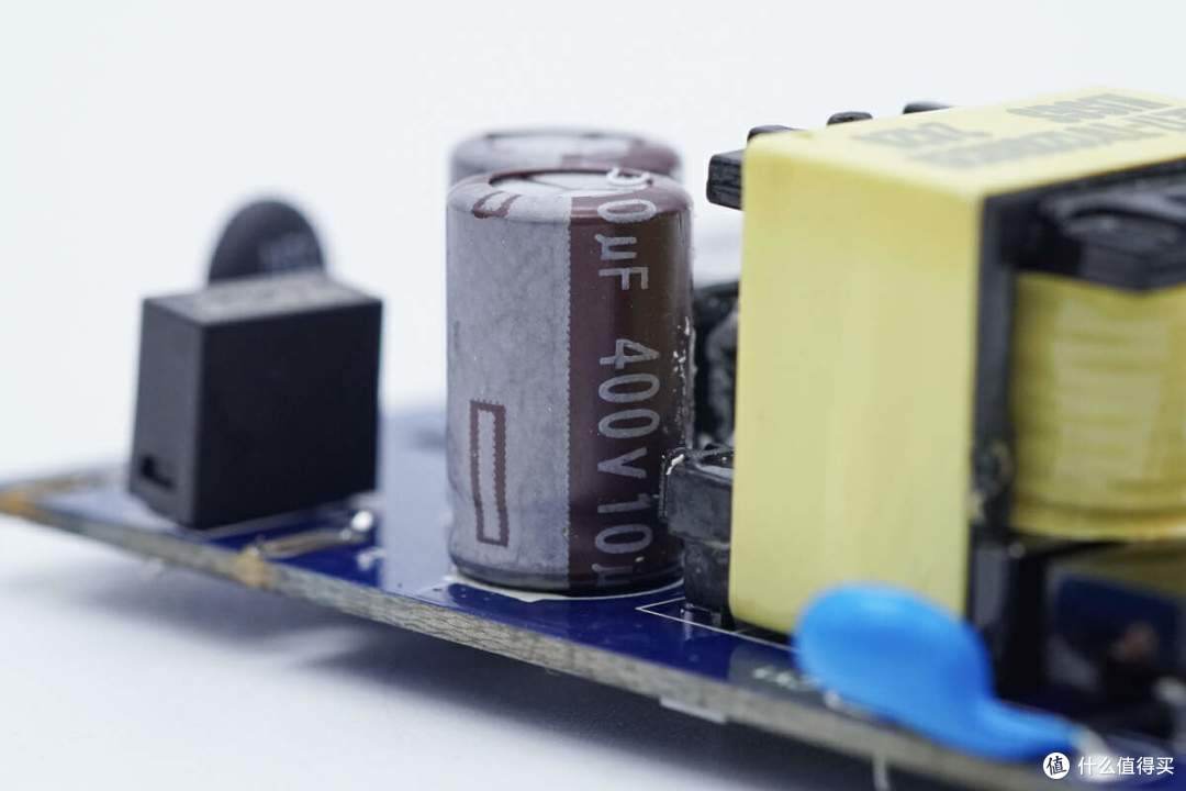 拆解报告:UGREEN绿联20W 3A1C氮化镓智充魔盒S6