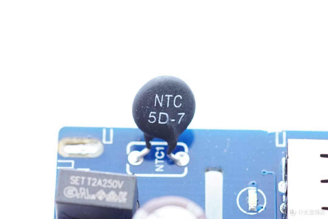 拆解报告:UGREEN绿联20W 3A1C氮化镓智充魔盒S6
