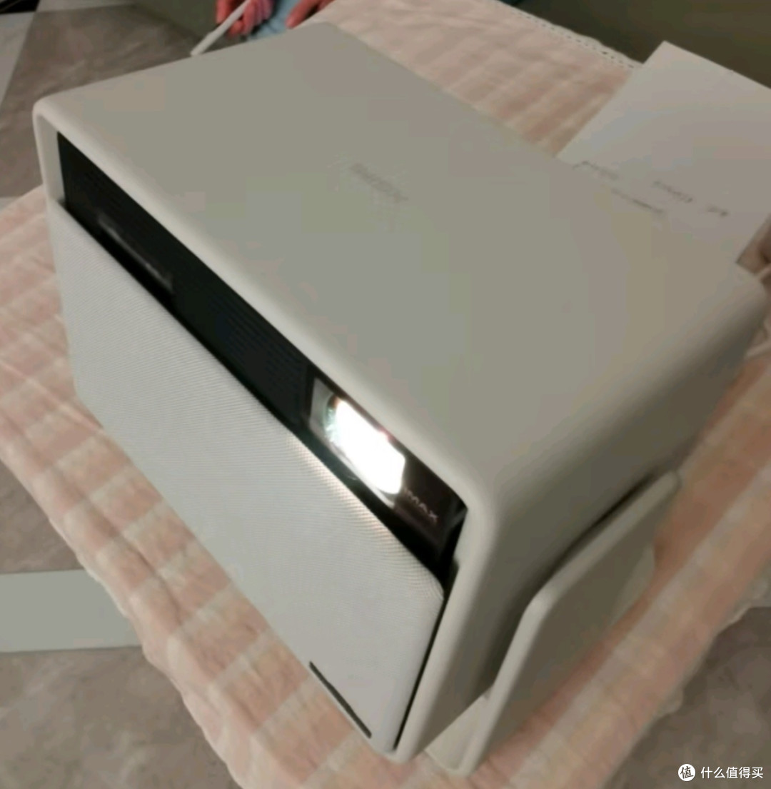 极米RS 10 Pro 4K家用激光投影仪 新一代三色激光技术 全自动云台