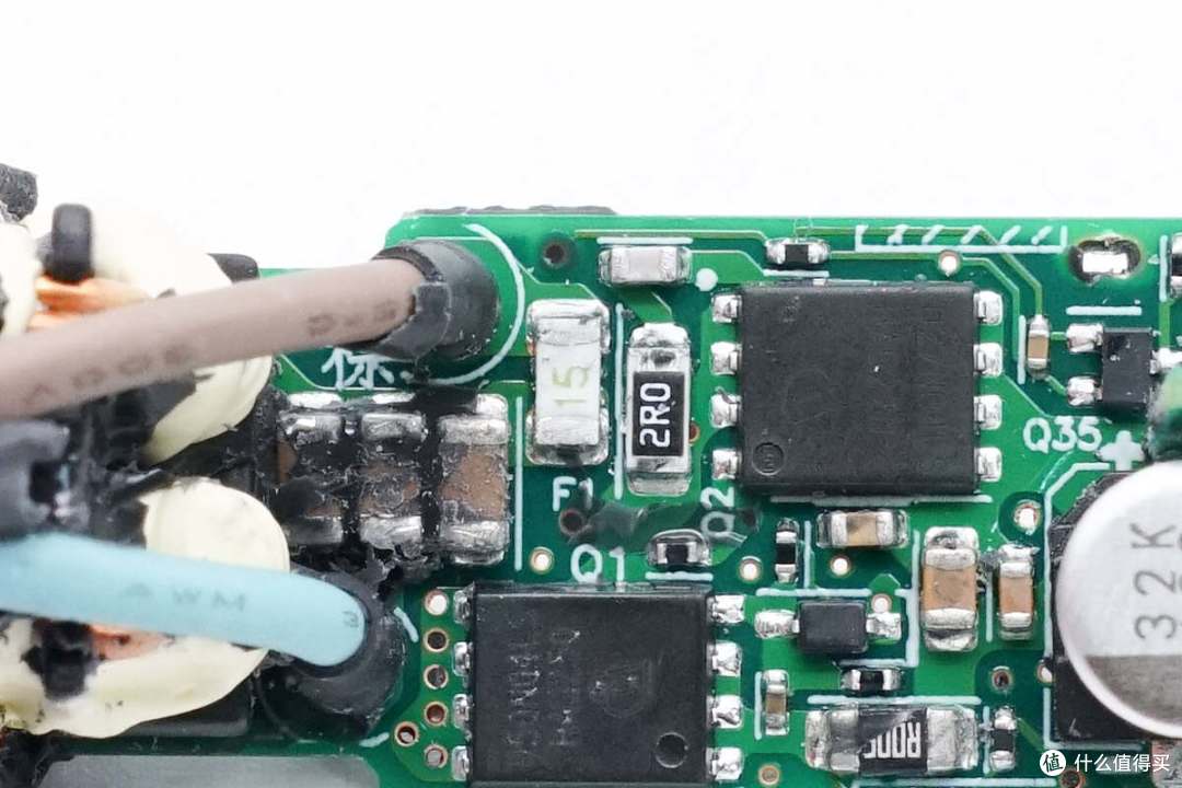 拆解报告:DELL戴尔65W USB-C车载充电器DA65NM150