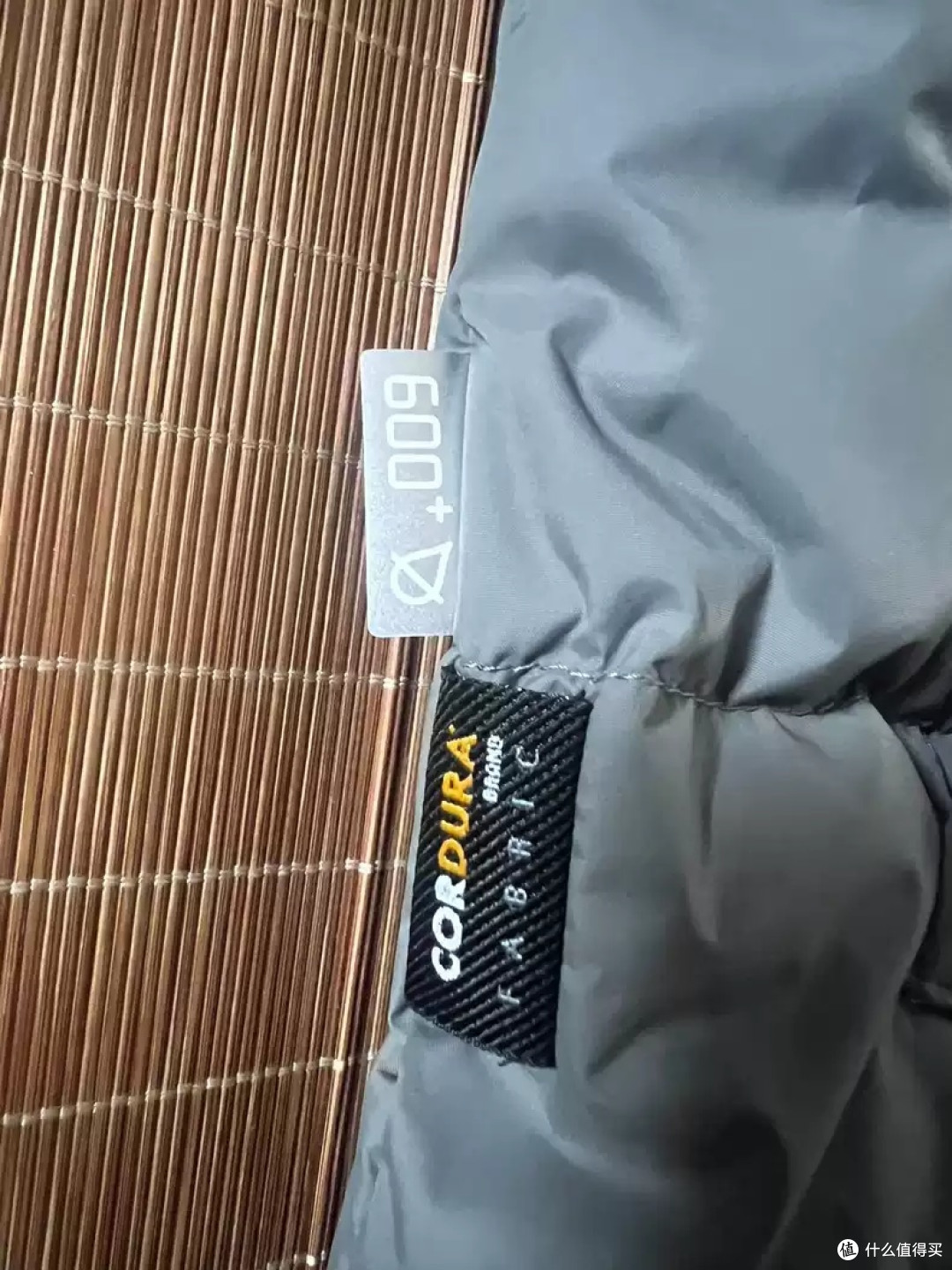 300克充绒量鹅绒羽绒服只买得起黑冰了