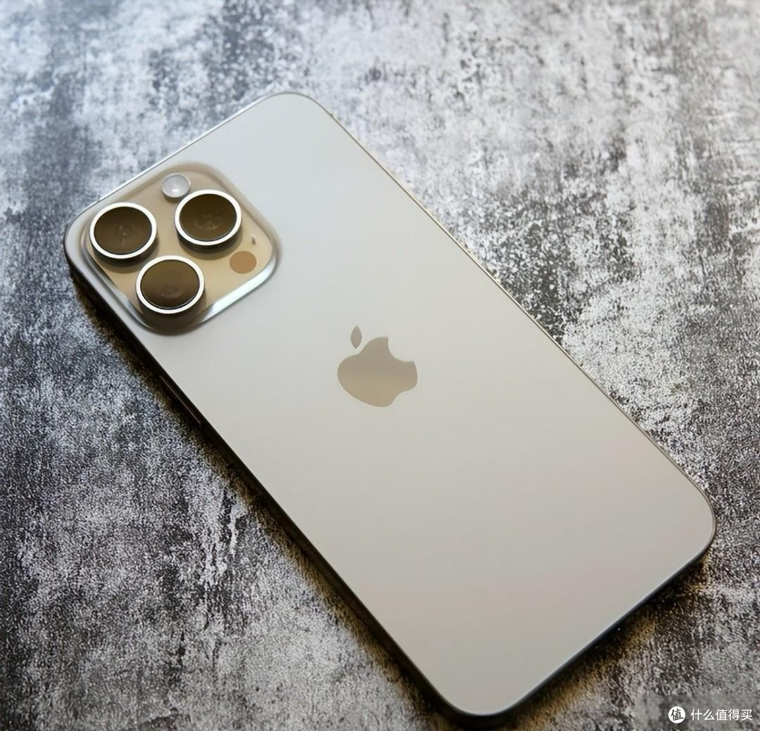 苹果难逃跌价命运,“跳水”1100元,iPhone16 Pro更香了!
