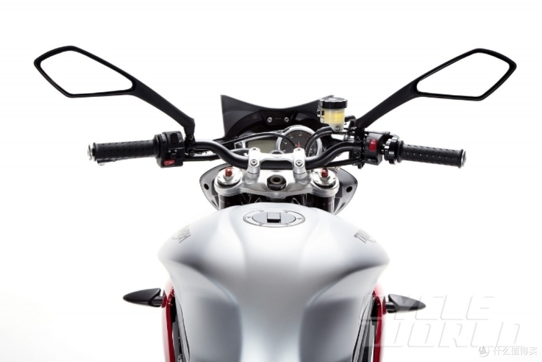 ‌凯旋Triumph Street Triple RX摩托车：性能与风格的完美结合‌