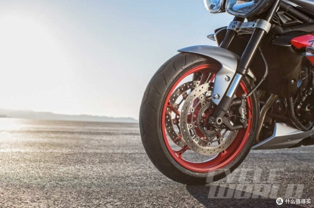 ‌凯旋Triumph Street Triple RX摩托车：性能与风格的完美结合‌