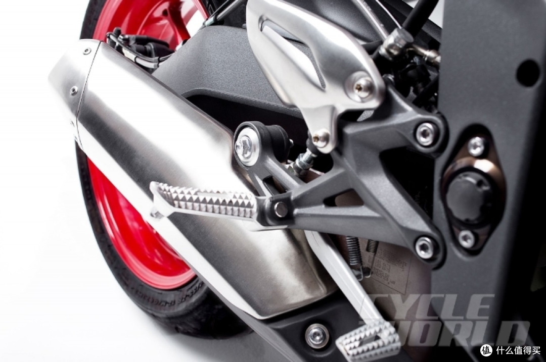 ‌凯旋Triumph Street Triple RX摩托车：性能与风格的完美结合‌