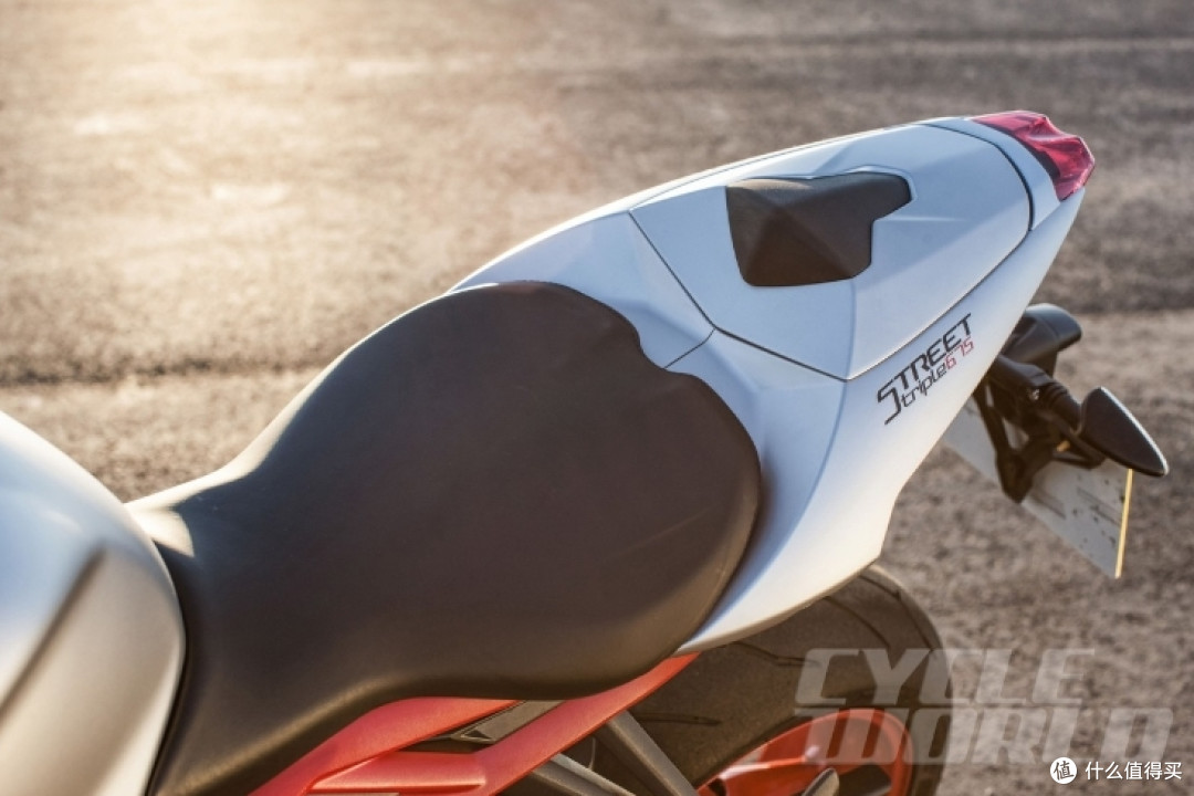‌凯旋Triumph Street Triple RX摩托车：性能与风格的完美结合‌