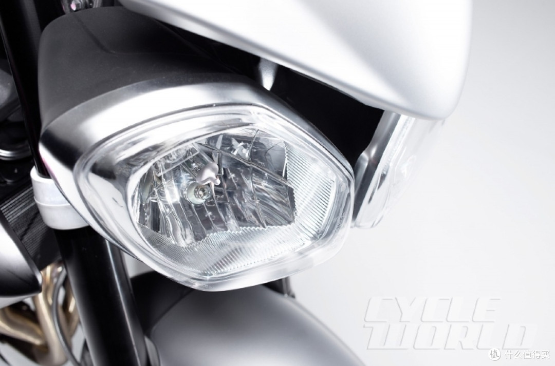 ‌凯旋Triumph Street Triple RX摩托车：性能与风格的完美结合‌