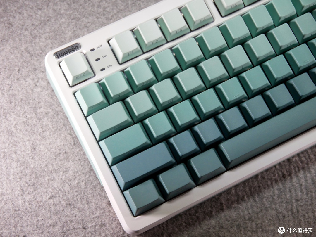 复古潮玩新宠——iLovbee B98机械键盘