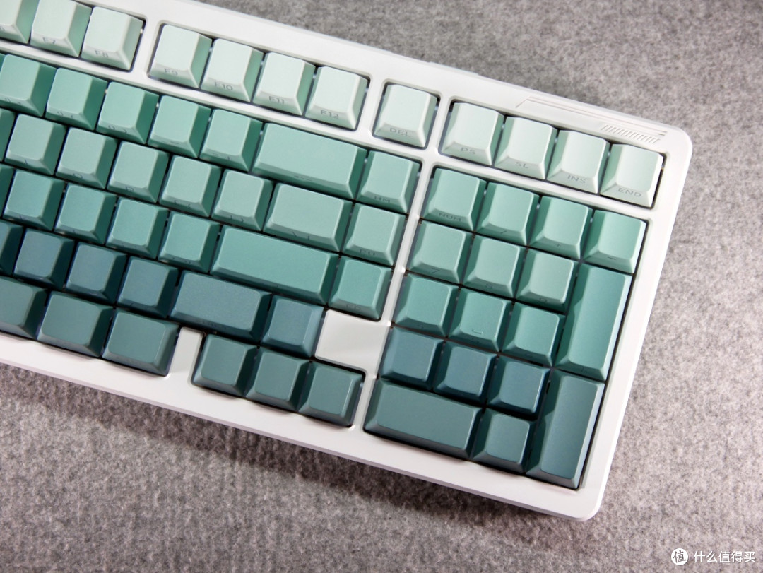 复古潮玩新宠——iLovbee B98机械键盘