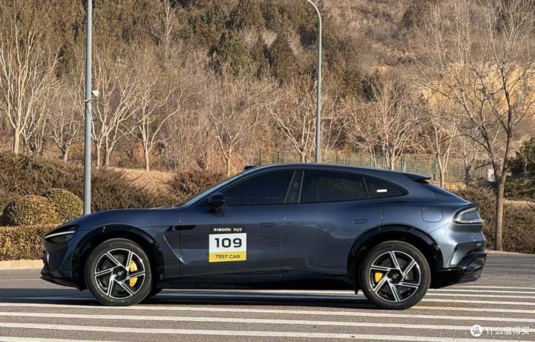 小米YU7路试曝光,你给颜值打几分?🚗✨
