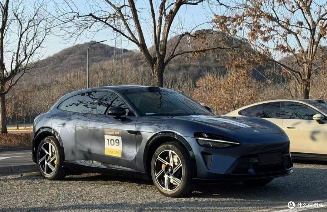 小米YU7路试曝光,你给颜值打几分?🚗✨