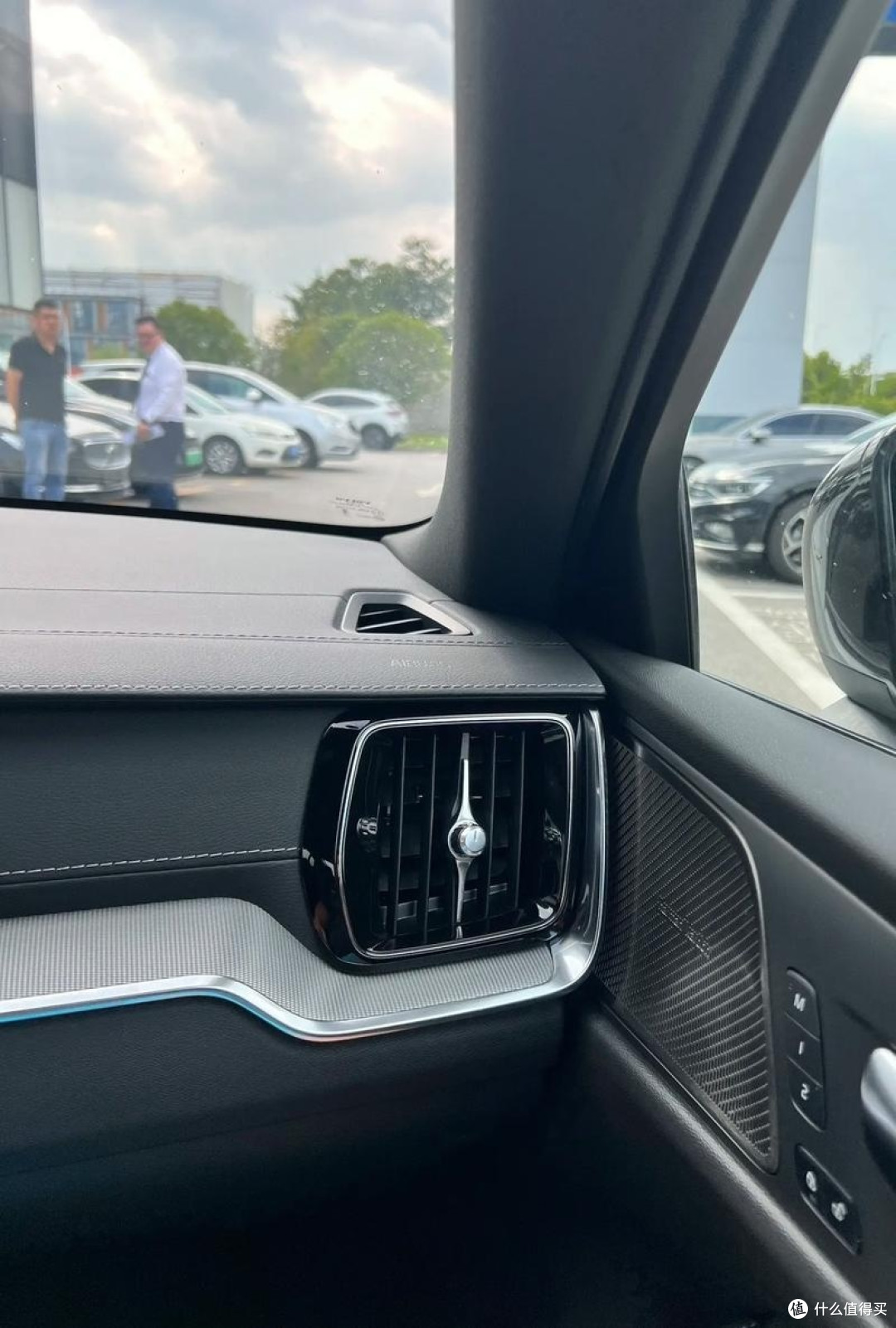 新年换新车:我的购车攻略与沃尔沃S60体验