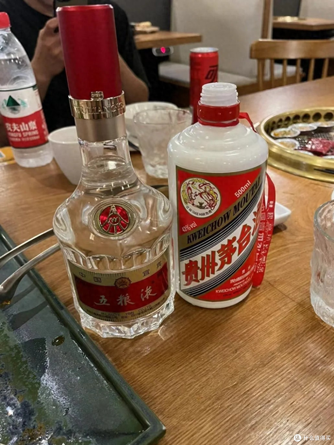 五粮液和茅台哪个好？懂行的人道出实情：对比一下，差距一目了然_白酒_