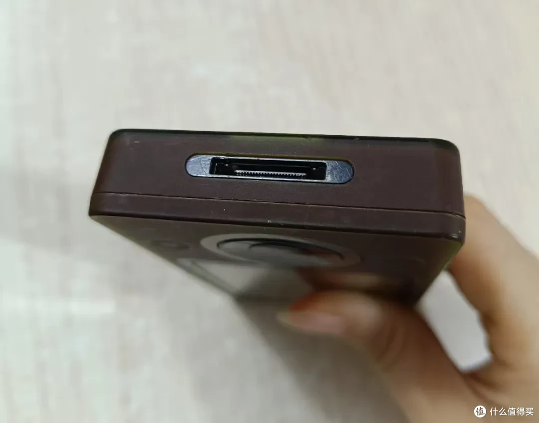 100多元的微软Zune播放器,内置30G机械硬盘,还能看电影