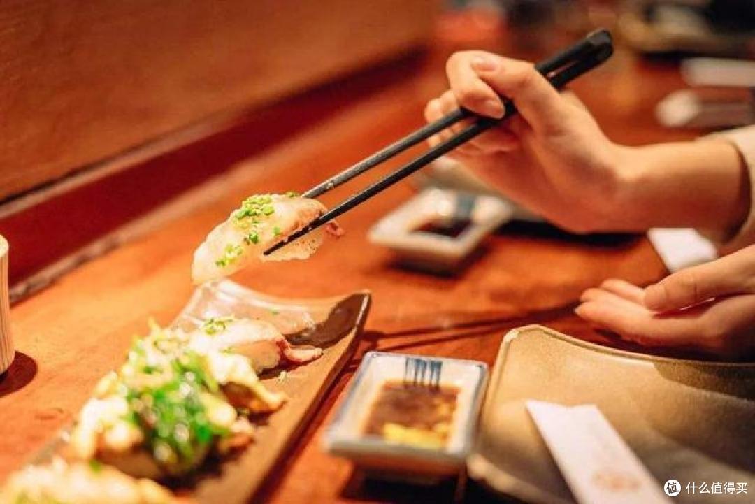 8 个餐桌陋习，有 3 个竟能致癌！你最烦哪一个？