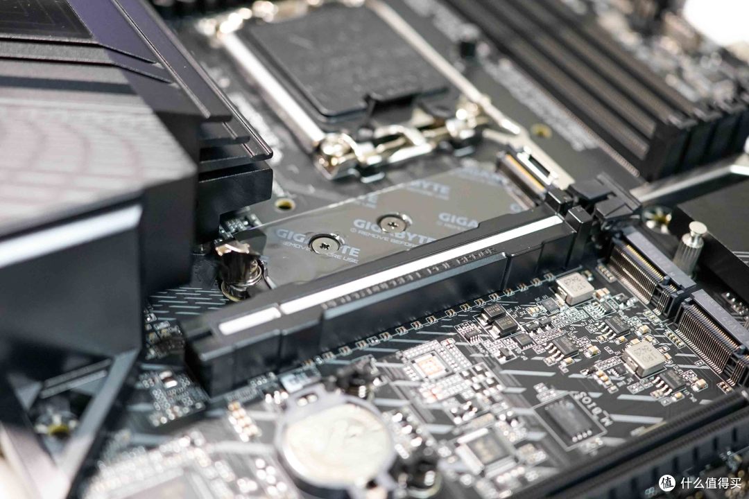 更适合小体积装机+轻度超频丨技嘉小雕Z890M WiFi7主板评测