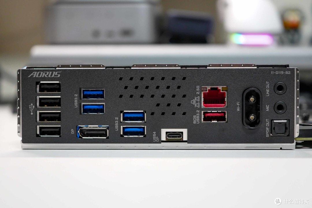 更适合小体积装机+轻度超频丨技嘉小雕Z890M WiFi7主板评测
