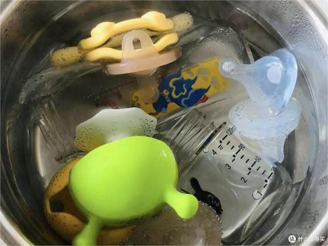 谁家奶瓶餐具还用开水烫?别坑娃了!现在更流行智能守护宝宝健康