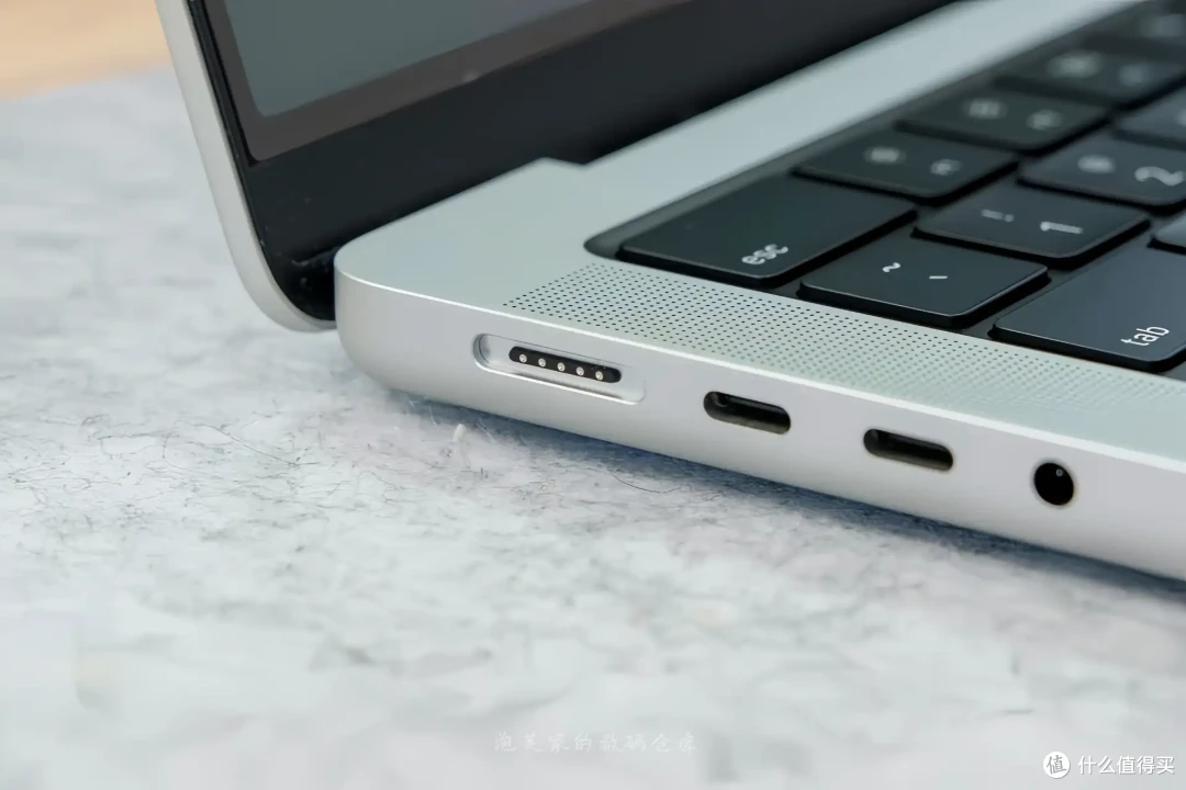 一点不过时 性能还很好 M1 Pro MacBook体验  能买到就挺值