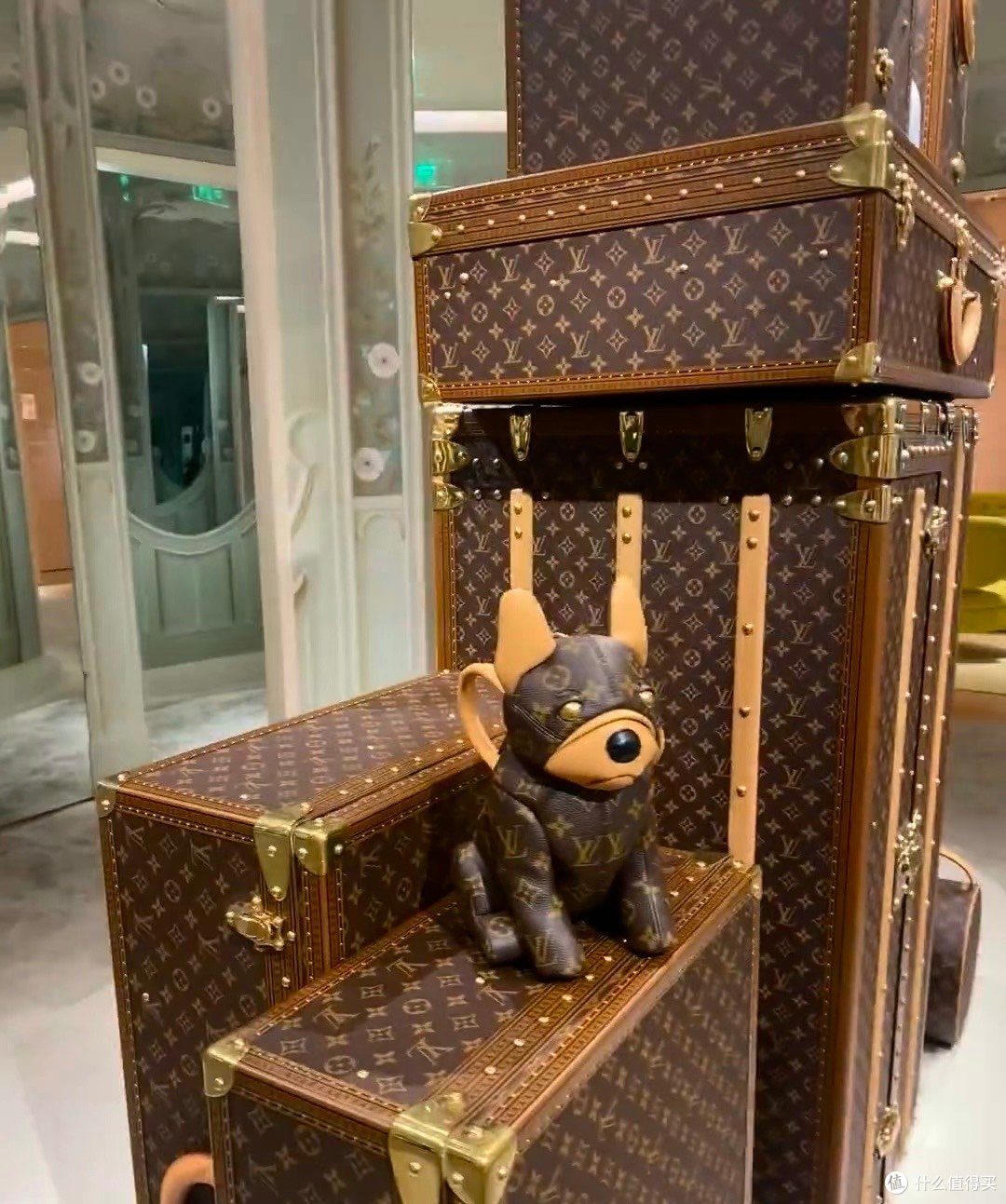 Lv Pooch Bag手袋超可爱法斗狗,表情好正经