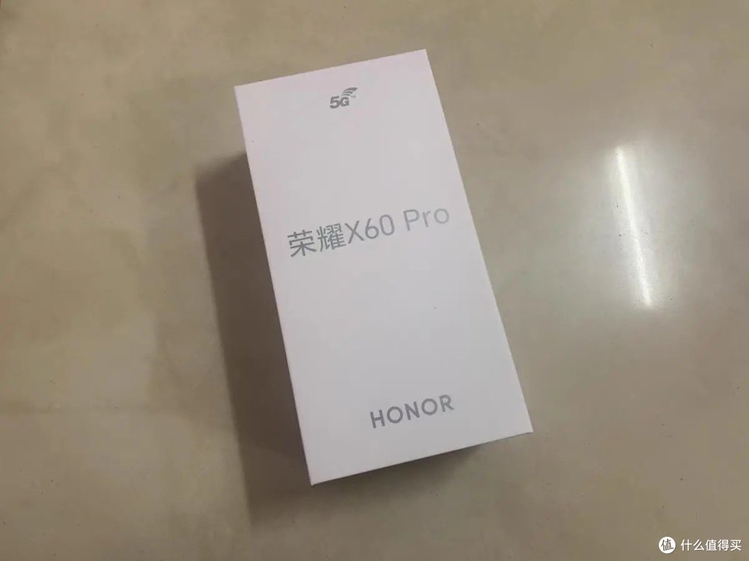 荣耀 X60 Pro 的外观设计令人眼前一亮。
