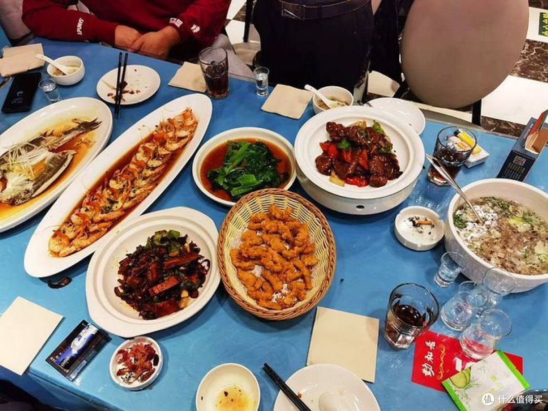 八家跨年家宴,哪家最有气氛?你家也这样吃吗?