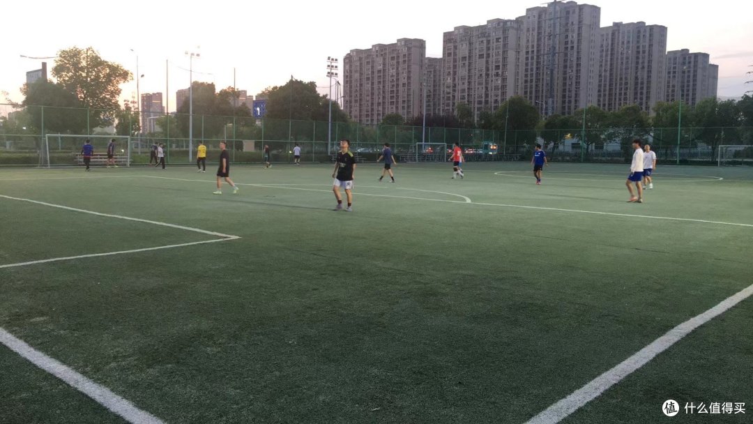 谁说老了不能飞?中年足球攻略来袭