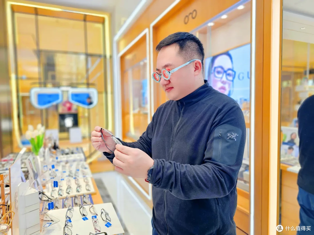 蔡司睐光2.0轻渐进线下配镜成功下车，从此近视老花一镜到底