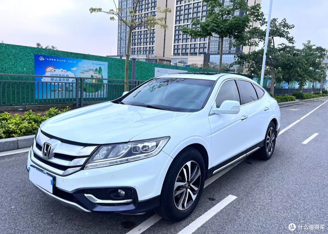 一辆超大号的本田：歌诗图