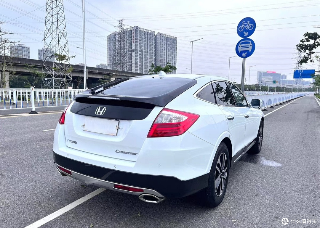 一辆超大号的本田：歌诗图